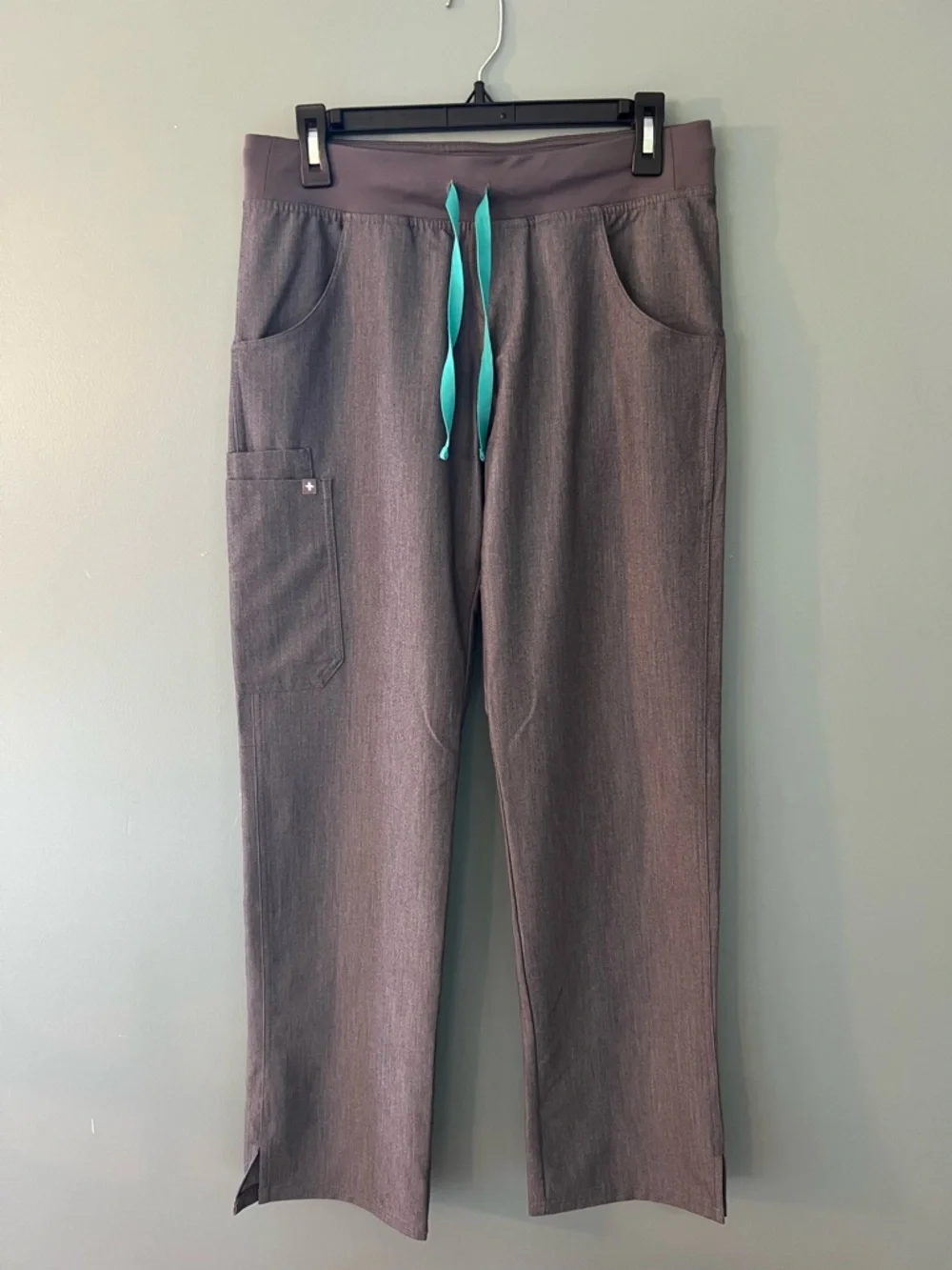 FIGS Kade Cargo Scrub Pants in Graphite - size (S)